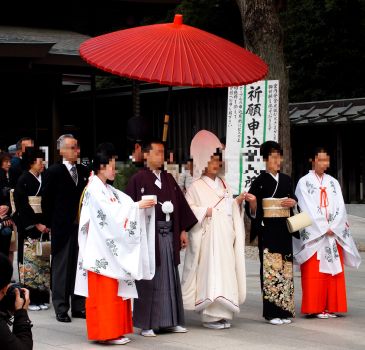 jak ubierają się Japończycy na ślub