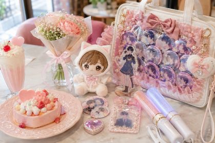Oshi-katsu w Japonii to już nie niszowe hobby, lecz styl życia fanów anime, idolów, VTuberów i muzyków. Sprawdzamy, jak działa ten trend, ile kosztuje i dlaczego zmienia konsumpcję.