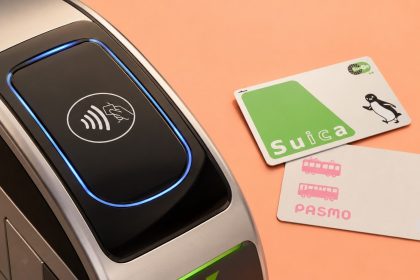 Japońskie karty IC w 2026 roku: Suica, Pasmo, Welcome Suica Mobile i Tourist PASMO. Sprawdź, gdzie kupić kartę, jak działa ważność, zwroty, płatności i transport.